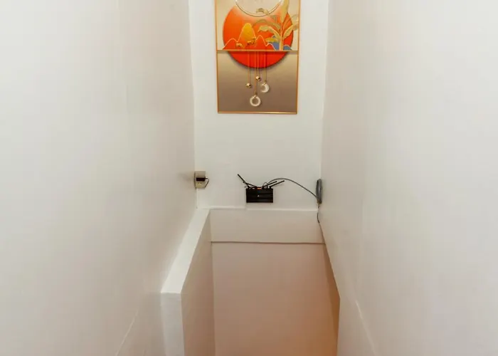 Japandi 2br House Near Up, Ateneo & Maginhawa Apartment Manila